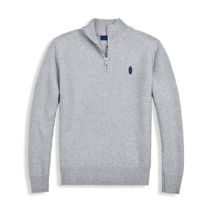 Neulottu villapaita seisovalla kauluksella