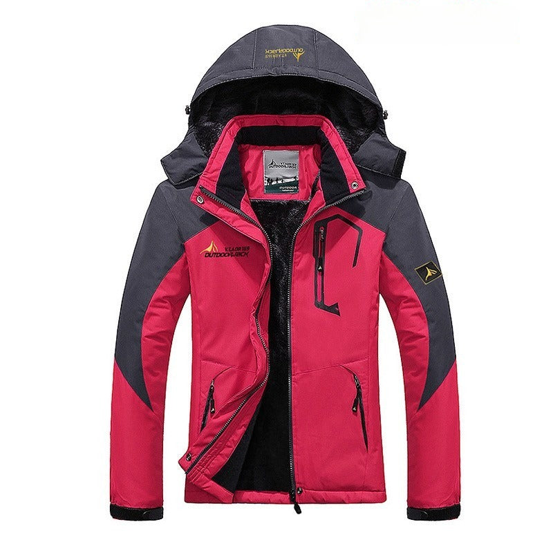 Ulkoilupukumies ja -nainen latausvaatteet