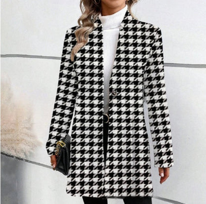 Raidallinen trenssitakki jäykällä kauluksella