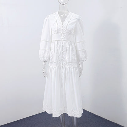 Pitsikoristeinen vyötärömekko