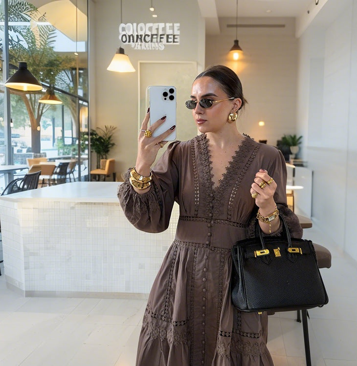 Pitsikoristeinen vyötärömekko